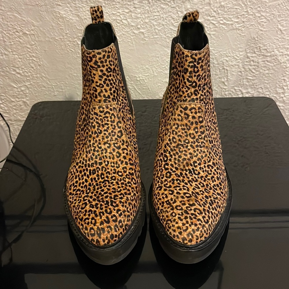 Cecelia New York leopard Wedge Booties. Size 8M.